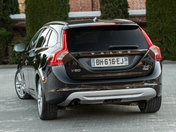 Volvo V60 I Kombi 2.0 D3 163KM 2012 Volvo V60 R-Design 2.0d D4 163KM 5cylinów Manual, zdjęcie 1