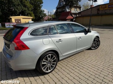 Volvo V60 I Kombi Facelifting 2.0 D4 DRIVE-E 190KM 2015 Volvo V60 Volvo V60 D4 Momentum 2.0 Diesel 190KM, zdjęcie 8