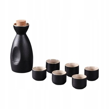 Керамический набор для традиционного саке.