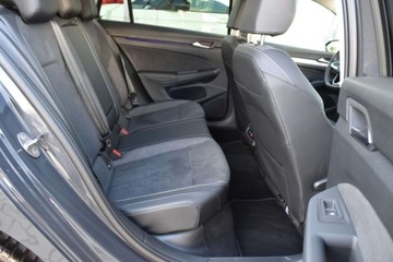 Volkswagen Golf VIII Variant 1.5 eTSI 150KM 2024 Volkswagen Golf SalonPL 1.5eTSI 150KM Variant DSG Pakiety ACC ALU17 Gwaran, zdjęcie 33