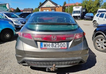 Honda Civic VIII Hatchback 3d 2.2 i-CTDi 140KM 2007 Honda Civic 2007r, 2.2 CDTI. Delikatnie przetarty prawy bok. Jezdzi. 2.2, zdjęcie 16