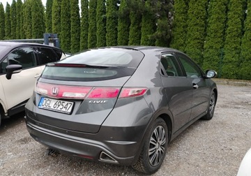 Honda Civic VIII Hatchback 3d 1.4 i-VTEC 100KM 2009 Honda Civic 2009r, 1.4 Benzyna. Lekko uszkodzony lewy bok. Jezdzi. 1.3, zdjęcie 3