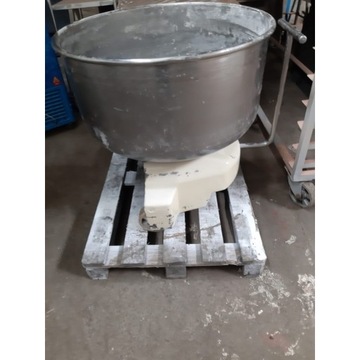 Боковой миксер 120 кг -180 л - 25 000 нетто