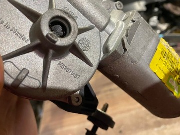 JEEP COMMANDER XK MOTOREK STĚRAČE ZADNÍ