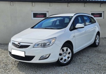 Opel Astra J Sports Tourer 1.4 Twinport ECOTEC 100KM 2012 Opel Astra Sliczna 1.4 Benzyna 100KM Zadbana BOGATA WERSJA 2013r Oryginal