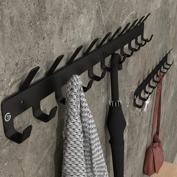 Настенная вешалка с 21 крючком для одежды и ключей.