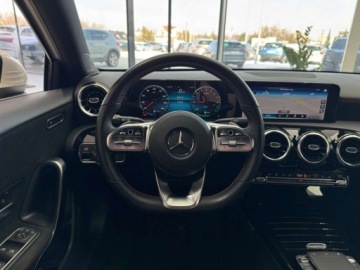 Mercedes Klasa A W177/V177 Hatchback Plug-In 1.3 250e 218KM 2020 Mercedes-Benz Klasa A AMG Line Plug In Fotele kubelkowe Nawigacja Kame, zdjęcie 13
