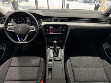 Volkswagen Passat B8 GTE Variant Facelifting 1.4 TSI Plug-In-Hybrid 218KM 2022 Volkswagen Passat GTE / 1 właściciel / Salon Polsk, zdjęcie 12