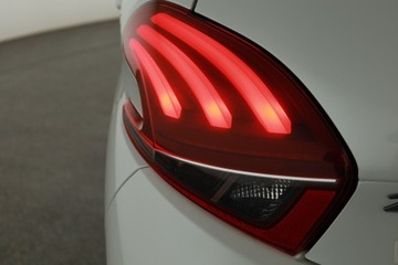 Peugeot 208 I Hatchback 5d Facelifting 1.2 PureTech 110KM 2018 Peugeot 208 1.2 PureTech, Salon Polska, zdjęcie 18