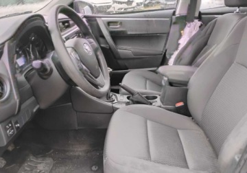 Toyota Corolla XII Sedan 1.6 Valvematic Dual VVT-i 132KM 2019 Toyota Corolla 2019r, 1.6 Benzyna. Uszkodzone boki. Jezdzi. 1.6 Benzyna, zdjęcie 6