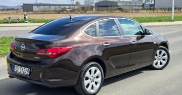 Opel Astra J Sedan 1.4 Turbo ECOTEC 140KM 2013 Opel Astra Lift 1.4 Turbo 140KM BiXenony Ledy NawiPL PółSkóra Grzana Kiera, zdjęcie 3