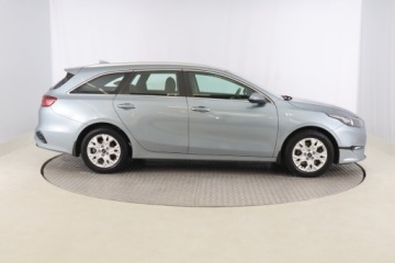 Kia Ceed III Kombi Facelifting 1.5 T-GDI 160KM 2022 Kia Ceed 1.5 T-GDI MHEV, Salon Polska, zdjęcie 5
