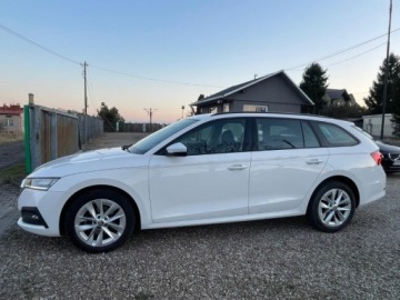 Skoda Octavia IV Kombi 2.0 TDI 150KM 2022 Skoda Octavia 2.0 TDI 150 KM DSG AMBITION BEZWYPADKOWY 2.0 Diesel 150KM, zdjęcie 3
