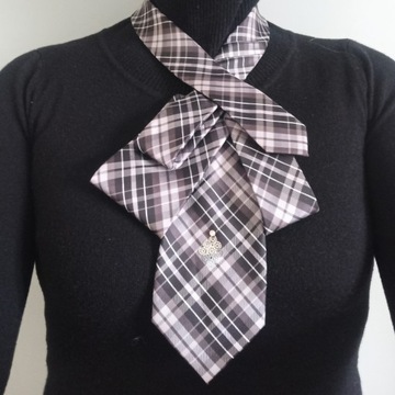 Niebanalny krawat damski - super uzupełnienie bluzki, koszuli, swetra