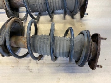 TOYOTA YARIS И MCPERSON 1.0 АМОРТИЗАТОР ЛЕВЫЙ ПРАВЫЙ