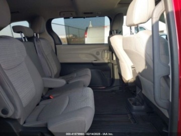 Toyota Sienna III 2022 Toyota Sienna Le, 2022r., 2.5L 2.5 Benzyna 189KM, zdjęcie 9