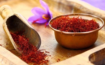 МЯТНЫЙ ЧАЙ С ЛИМОННОЙ ГРАССОЙ И ШАФРАНОМ