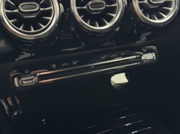 Mercedes Klasa A W177/V177 Hatchback 1.3 200 163KM 2021 Mercedes-Benz Klasa A 200 AMG Line Kamera cofania Ambiente CarPlayAndro, zdjęcie 22