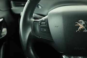 Peugeot 208 I Hatchback 5d Facelifting 1.2 PureTech 110KM 2018 Peugeot 208 1.2 PureTech, Salon Polska, zdjęcie 13