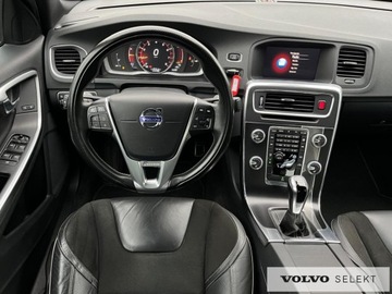 Volvo S60 II Sedan Facelifting 2.0 T3 DRIVE-E 152KM 2018 Volvo S60 FV23% SalonPL T3 RDesign Momentum Biksen, zdjęcie 10