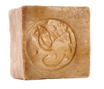 Мыло Tadé Aleppo 3-5% лавра 3x200г с сильными увлажняющими свойствами.