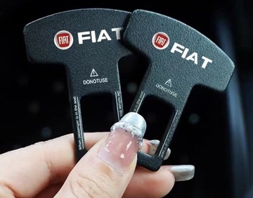 Zaślepka wtyczka do pasa pasów z logo FIAT.
