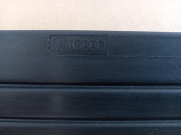 желоб люка VW; Сиденье оригинальное 8D0877633C