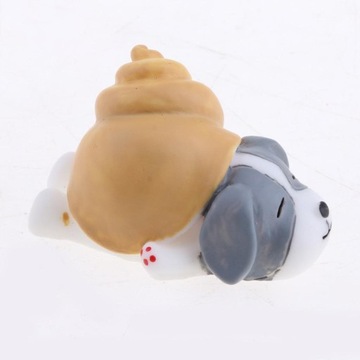 Миниатюрный горшок бонсай со сказочным садом.