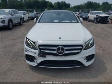 Mercedes Klasa E W213 2019 Mercedes-Benz Klasa E 2019 Mercedes-Benz E-Class E 300 RWD Sedan 2.0 241KM, zdjęcie 1