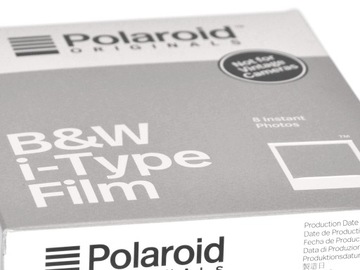 Вставка фотографий Polaroid BW Film I-Type для Onestep 2