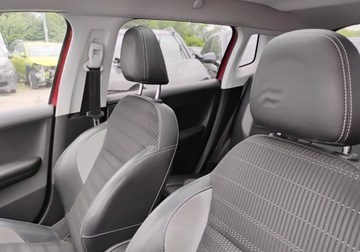 Peugeot 2008 I SUV Facelifting 1.2 PureTech 110KM 2017 Peugeot 2008 2017r, 1.2 Benzyna 110KM. Uszkodzony przod. Jezdzi 1.2 110KM, zdjęcie 8