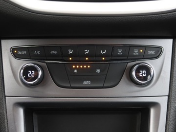 Opel Astra K Hatchback 5d 1.0 Turbo 105KM 2018 Opel Astra 1.0 Turbo, Salon Polska, Klima, zdjęcie 12