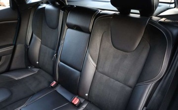 Volvo V40 II Cross Country 2.0 T3 DRIVE-E 152KM 2016 Volvo V40 Volvo V40 T3 RDesign 2.0 Benzyna 152KM, zdjęcie 12