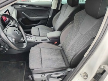 Skoda Octavia IV Liftback 2.0 TDI 150KM 2022 Skoda Octavia serwis ASO 2.0TDI 150KM bezwypadkowy pakiety virtual asysten, zdjęcie 9
