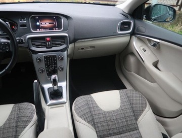 Volvo V40 II Hatchback Facelifting 2.0 T3 152KM 2017 Volvo V40 Cross Country 2.0 T3, Salon Polska, zdjęcie 7