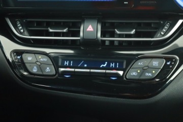 Toyota C-HR I Crossover 1.8 Hybrid 122KM 2017 Toyota C-HR 1.8 Hybrid, Salon Polska, Serwis ASO, zdjęcie 10