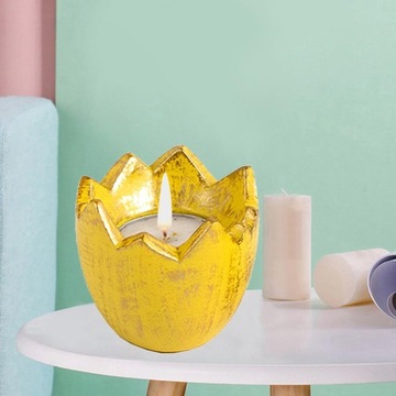 Пасхальный кролик, подсвечник, свеча в яичной скорлупе.