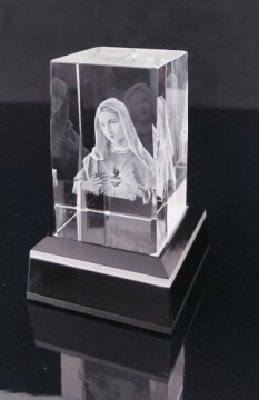 Идея подарка из 3D хрусталя - сувенир на годовщину причастия - Иисус Мария