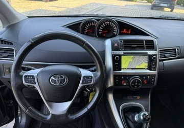 Toyota Verso Minivan Facelifting 1.6 Valvematic 132KM 2015 Toyota Verso 1,6 132KM Klimatronik Navi Serwis 7-osobowy 1.6 Benzyna 132KM, zdjęcie 14