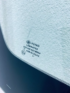 SKLO (OKNO) ČELNÍ NOVÁ HYUNDAI H350 2014- OHŘÍVAČ