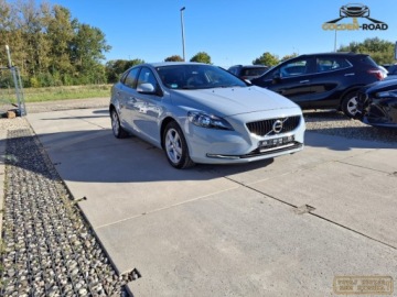 Volvo V40 II 2018 Volvo V40 2,0 benz 122KM klima elektryka grz.fot alu oplacony 2.0 Benzyna, zdjęcie 3