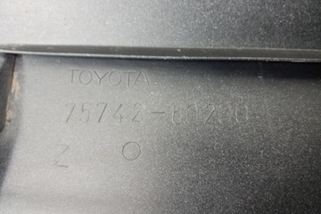 LIŠTA LEVÝCH BOČNÍCH DVEŘE TOYOTA LAND CRUISER 120 (_J12_) 7574260200