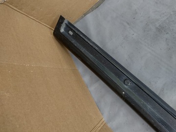 Listwa progowa lewa Mercedes B W245 A1696102108