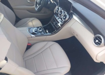 Mercedes Klasa C W206 Limuzyna 2.0 300 258KM 2021 Mercedes-Benz Klasa C 2021r., C 300 Sedan, 2L, od ubezpieczalni 2.0 Benzyna, zdjęcie 6