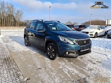 Peugeot 2008 I SUV Facelifting 1.2 PureTech 110KM 2016 Peugeot 2008 1,2 benz . 110 KM panorama navi automat podgrz.fot. alu oplac, zdjęcie 3