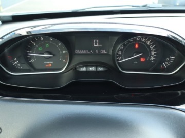 Peugeot 208 I Hatchback 5d Facelifting 1.2 PureTech 82KM 2017 Peugeot 208 1.2 PureTech, Salon Polska, zdjęcie 10