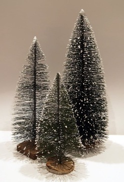 Choinka ze śniegiem do dekoracji Szopki- 12cm wys.