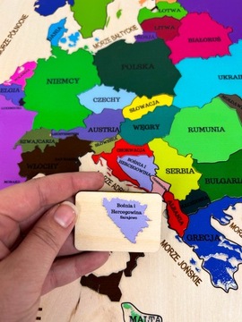 Деревянная карта Европы, флаги Европы,