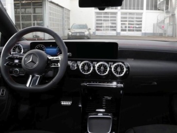 Mercedes CLA C118/X118 Coupe Facelifting 1.3 200 163KM 2025 MERCEDES-BENZ CLA 200 AMG Line Sedan 1.3 (163KM) 2025, zdjęcie 6