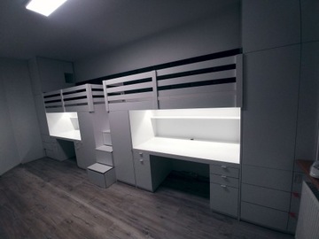 Кровать-мезонин с большим письменным столом и полкой DESK.